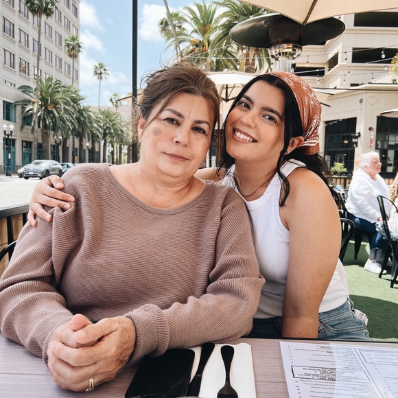 Meet your Posher, Sabrina - Picture 1 of 2